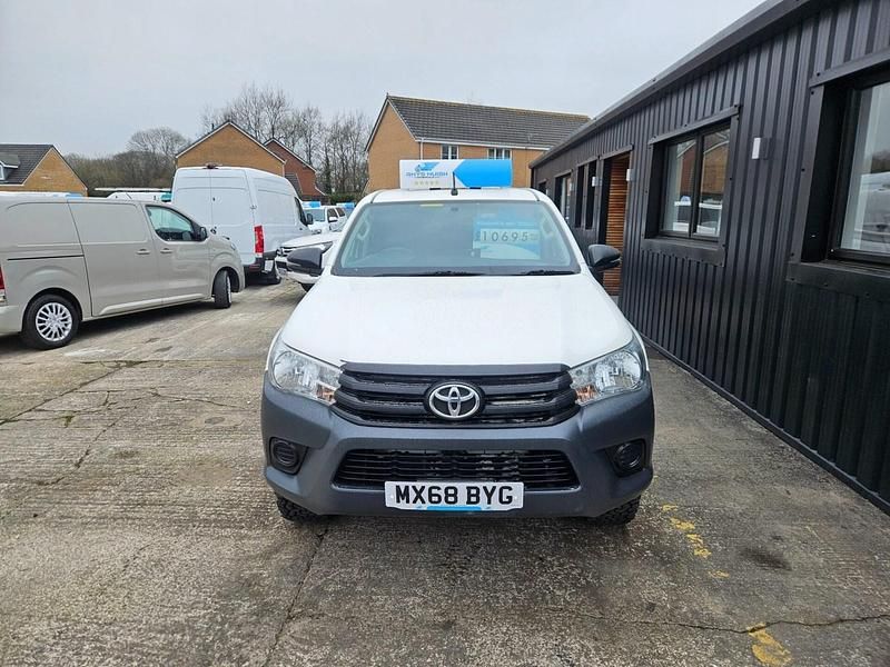 Used Toyota HiLux Active 2018 White Pickup