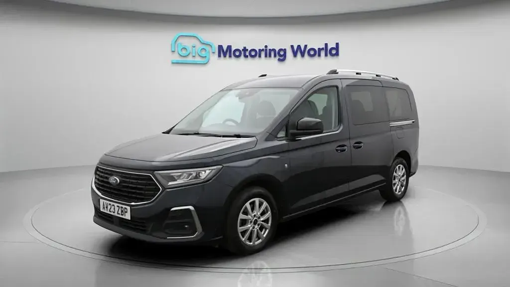 Used Ford Grand Tourneo Connect Titanium 122 HP (89 kW) 2023 Blue MPV