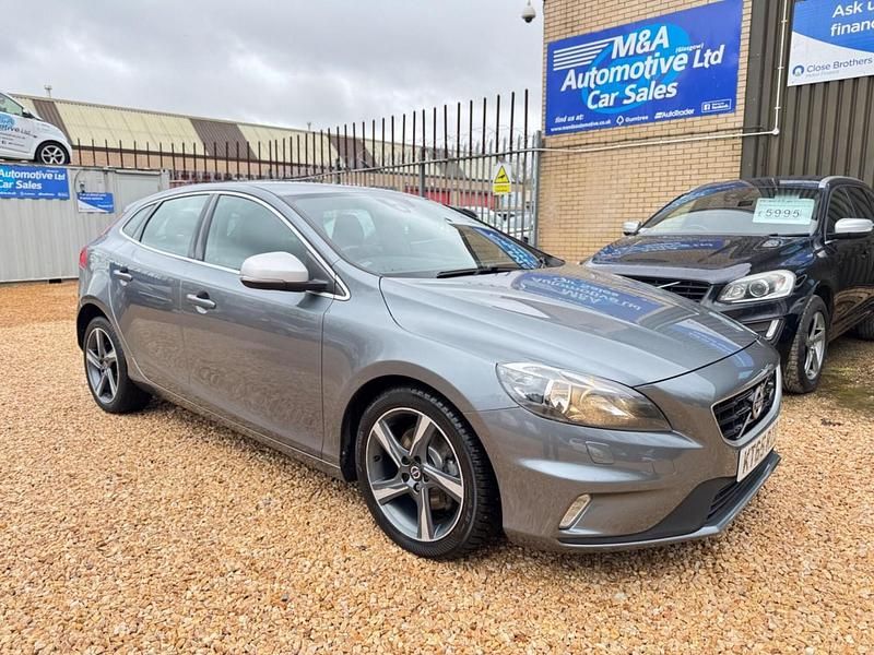 Used Volvo V40 R-Design 120 HP (88 kW) 2016 Grey Hatchback