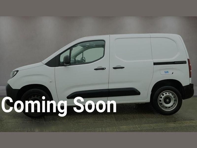 Used Vauxhall Combo 100 HP (73 kW) 2024 White MPV