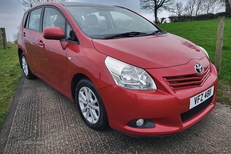 Used Toyota Verso 2012 Red MPV