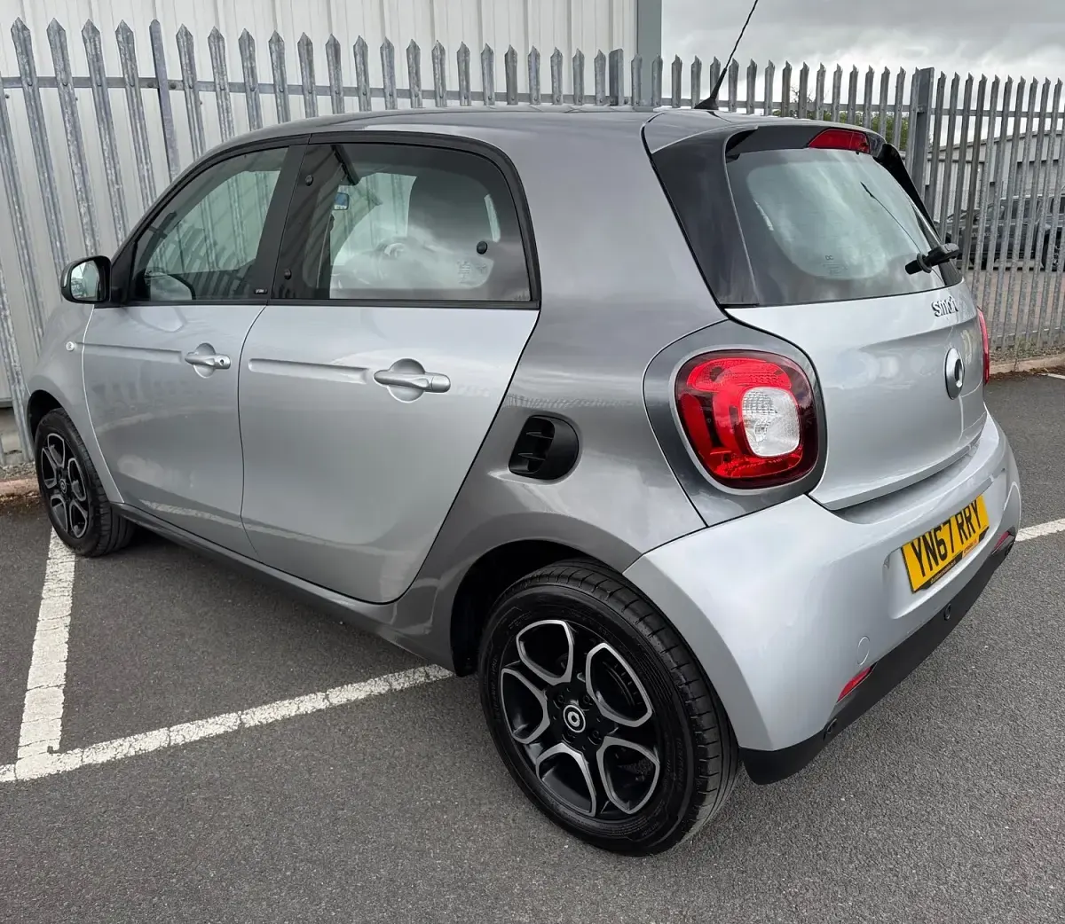 Used Smart ForFour Premium 71 HP (52 kW) 2017 Grey Hatchback