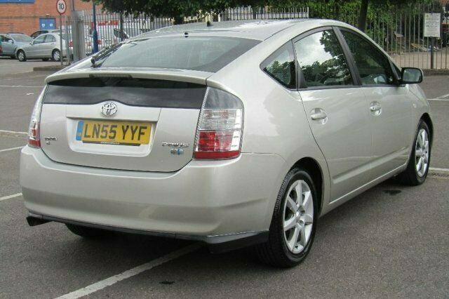Used Toyota Prius 76 HP (55 kW) 2005 Hatchback