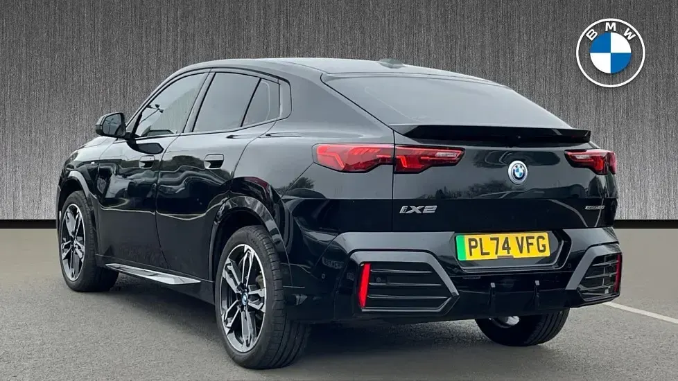 Usado BMW iX2 M Sport 147 kW (201 HP) 2025 Preto SUV