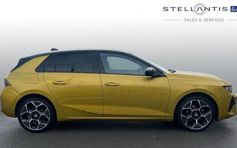 Used Vauxhall Astra Ultimate 131 HP (96 kW) 2025 Hatchback