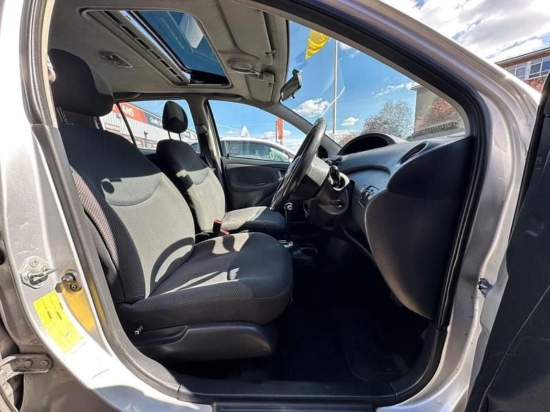 Used Toyota Yaris 2005 Silver Hatchback