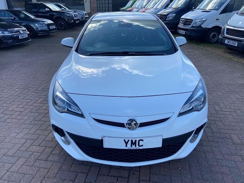 Usado Vauxhall Astra GTC 280 HP (205 kW) 2015 Branco Citadino