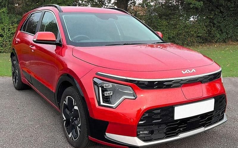 New 2025 Kia e-Niro 3 SUV | £26,995 (Fair price) - Image 1/4