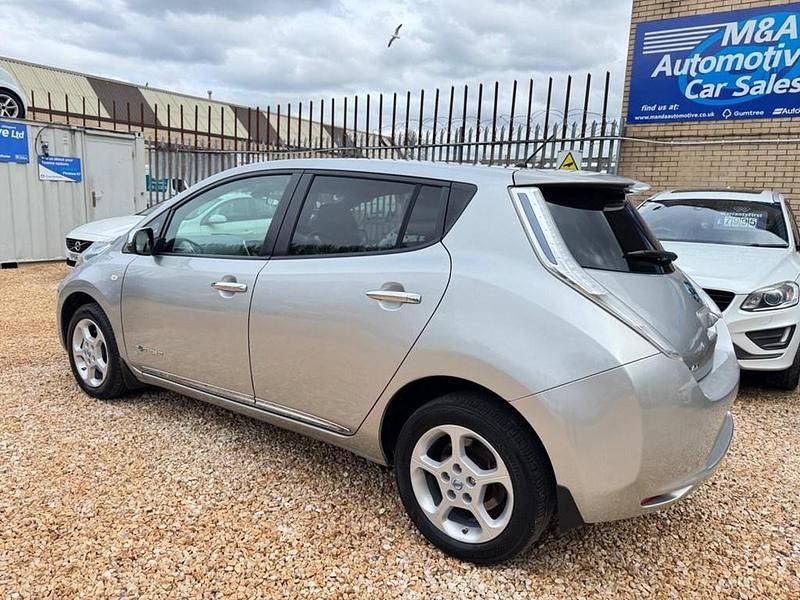 Used Nissan Leaf Acenta 80 kW (109 HP) 2014 Silver Hatchback