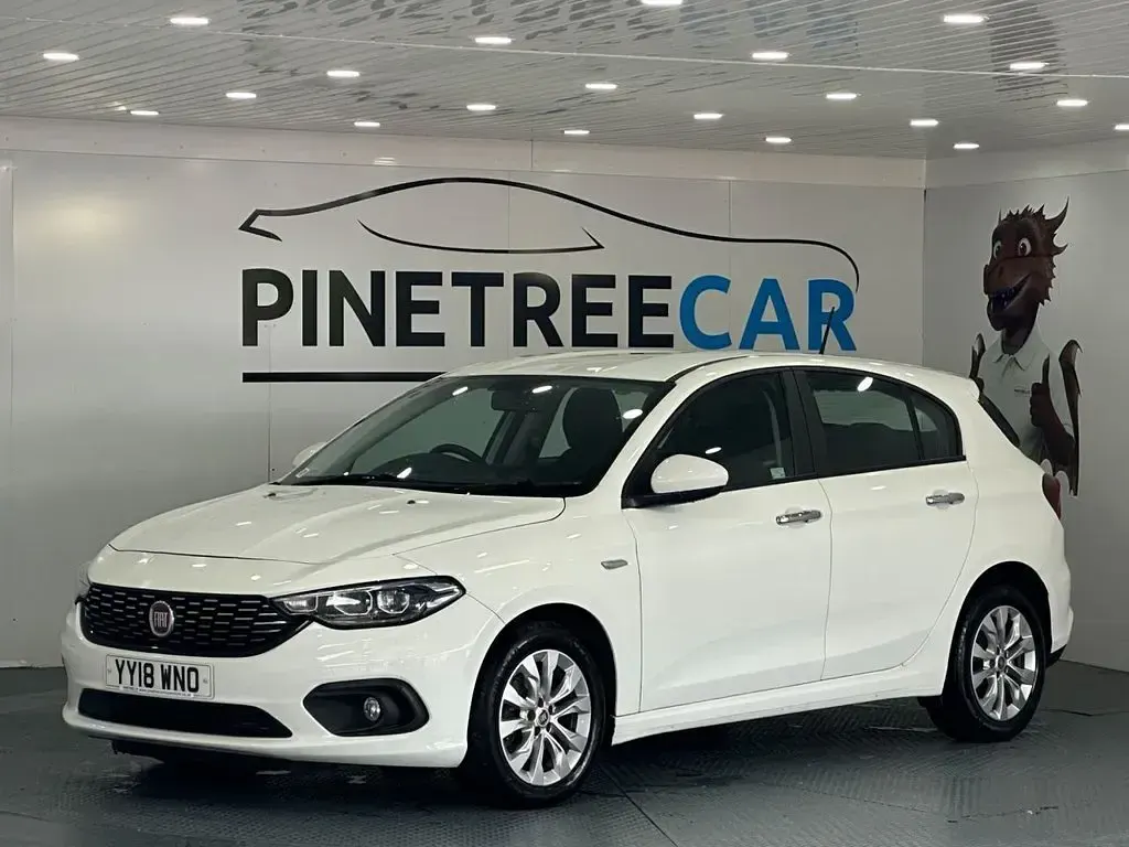 Used Fiat Tipo Easy Plus 120 HP (88 kW) 2018 White Hatchback