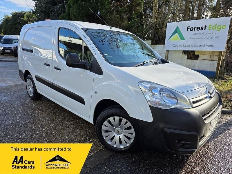 Used Citroën Berlingo 100 HP (73 kW) 2017 White MPV