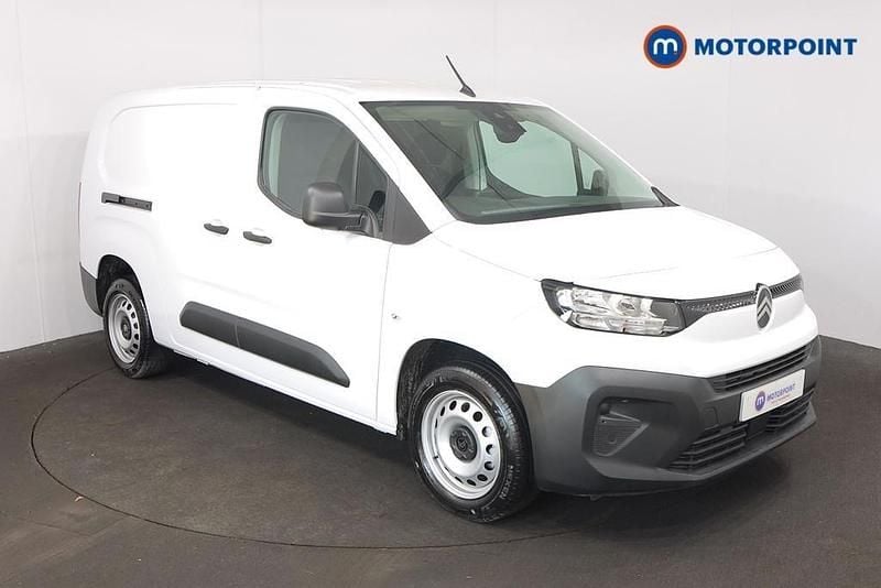 White New 2025 Citroën Berlingo MPV | £17,549 (Good price) - Image 1/4
