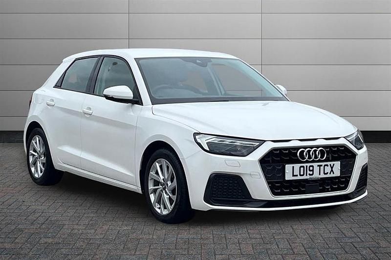 Used Audi A1 Sport 116 HP (85 kW) 2019 Shell white SUV