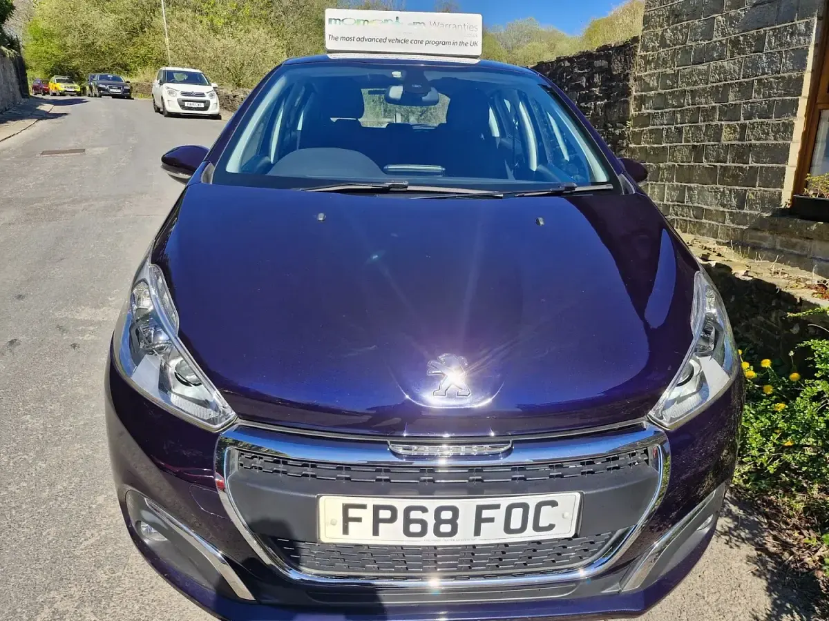 Second-hand Peugeot 208 Signature Sky 102 CP (75 kW) 2018 Albastru Hatchback