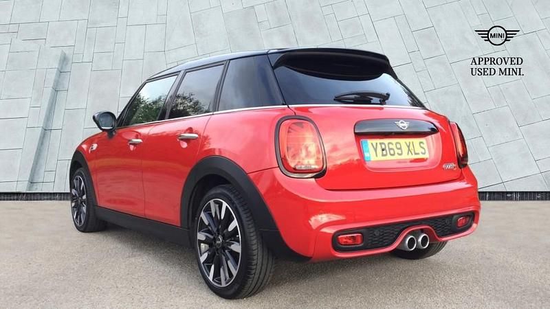 Usado Mini Cooper S Exclusive 189 CV (139 kW) 2019 Rojo Utilitario
