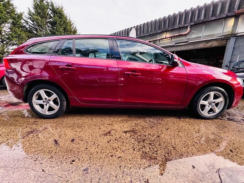 Used Volvo V60 Business Edition 150 HP (110 kW) 2017 Red Estate