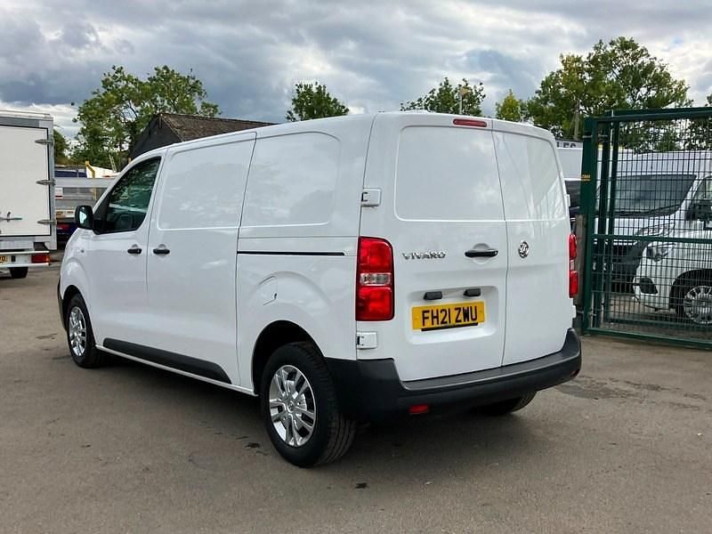 Used Vauxhall Vivaro 100 HP (73 kW) 2021 White MPV