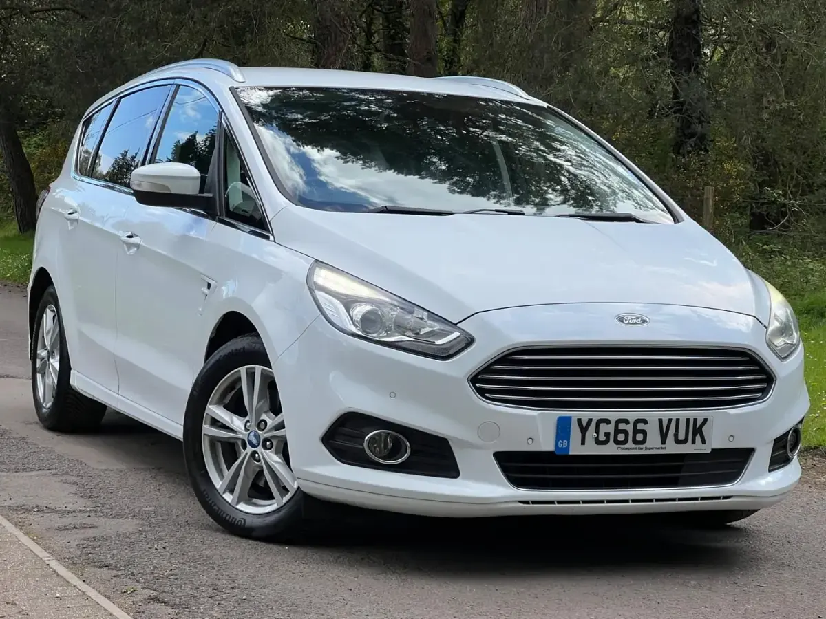 Begagnad Ford S-MAX Titanium 150 HK (110 kW) 2016 Vit Minibuss