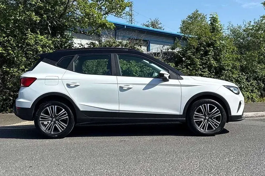 Used Seat Arona SE Technology 94 HP (69 kW) 2023 White SUV