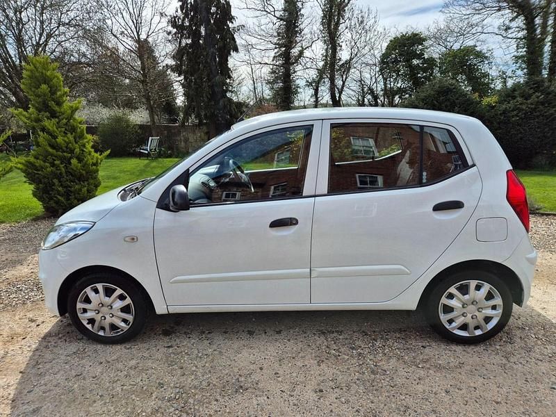Used Hyundai i10 Classic 85 HP (62 kW) 2013 White Hatchback