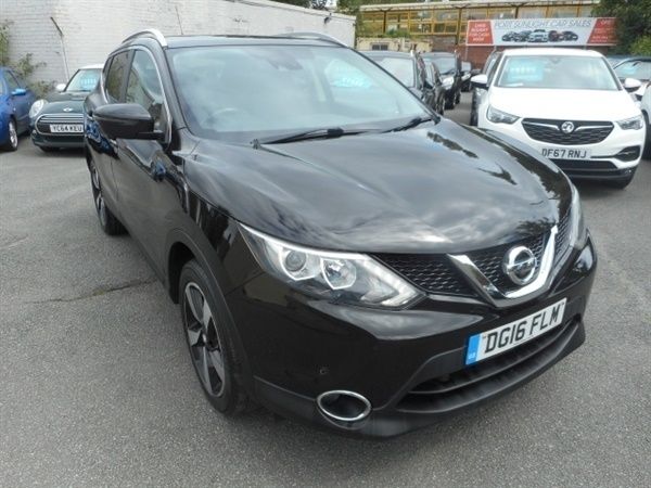 Black Used 2016 Nissan Qashqai N-Connecta SUV | £7,495 (Fair price) - Image 1/1
