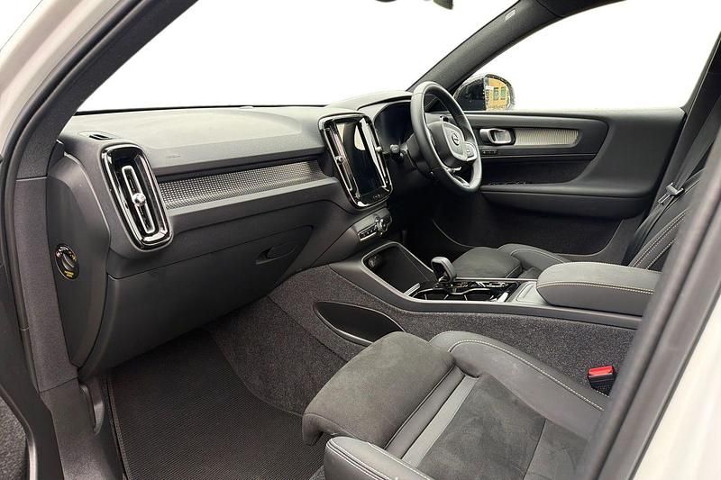 Begagnad Volvo XC40 Plus 2024 Vit SUV