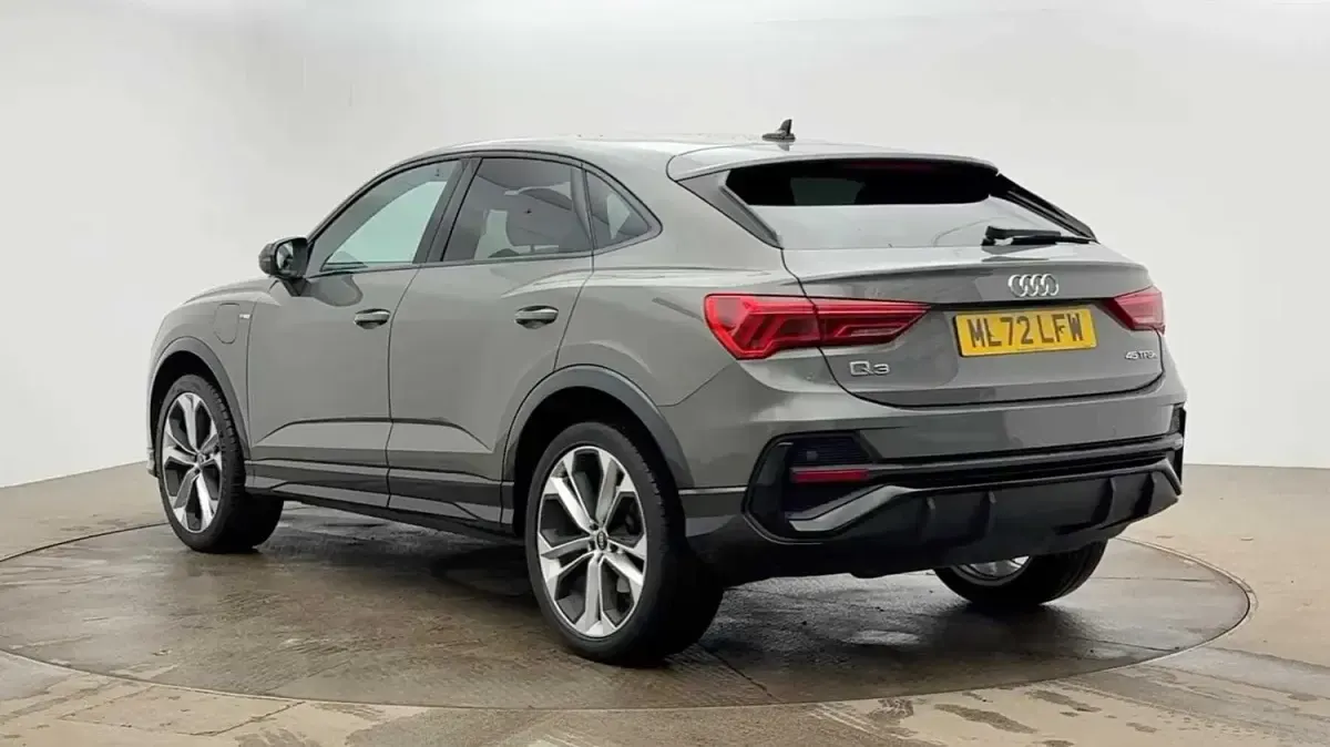 Używany Audi Q3 Advanced 245 KM (180 kW) 2023 Szary SUV