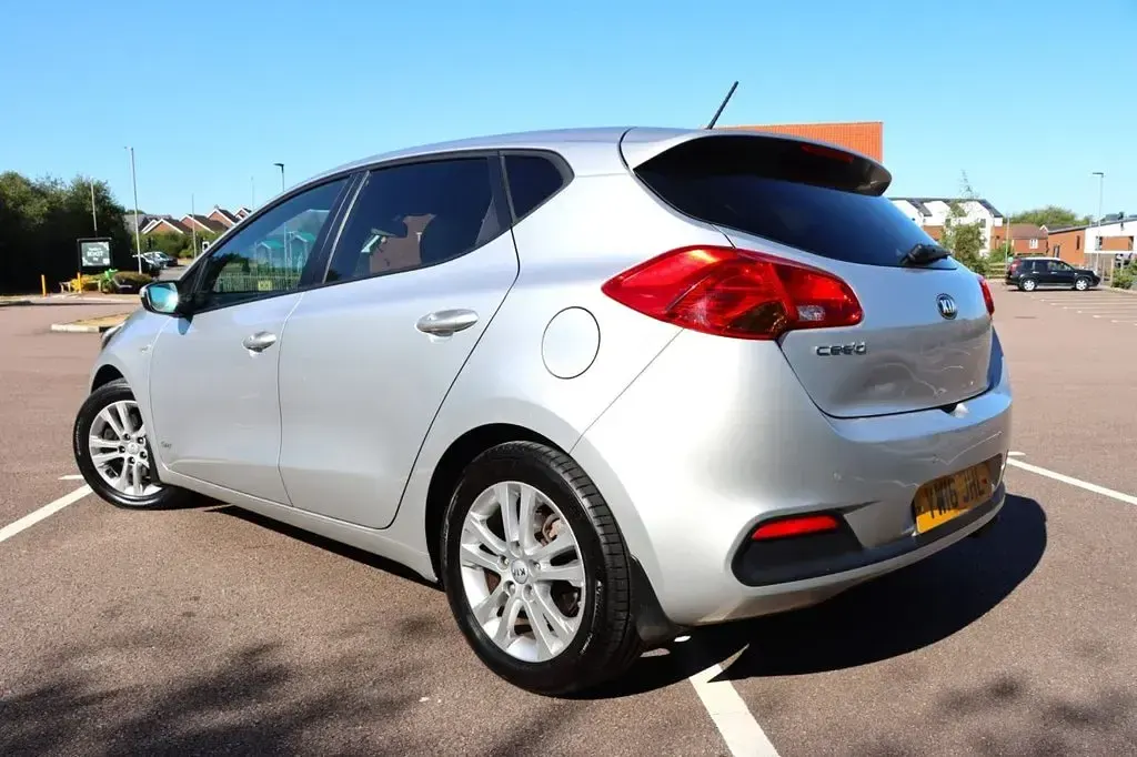 Used Kia Ceed 98 HP (72 kW) 2016 Silver Hatchback