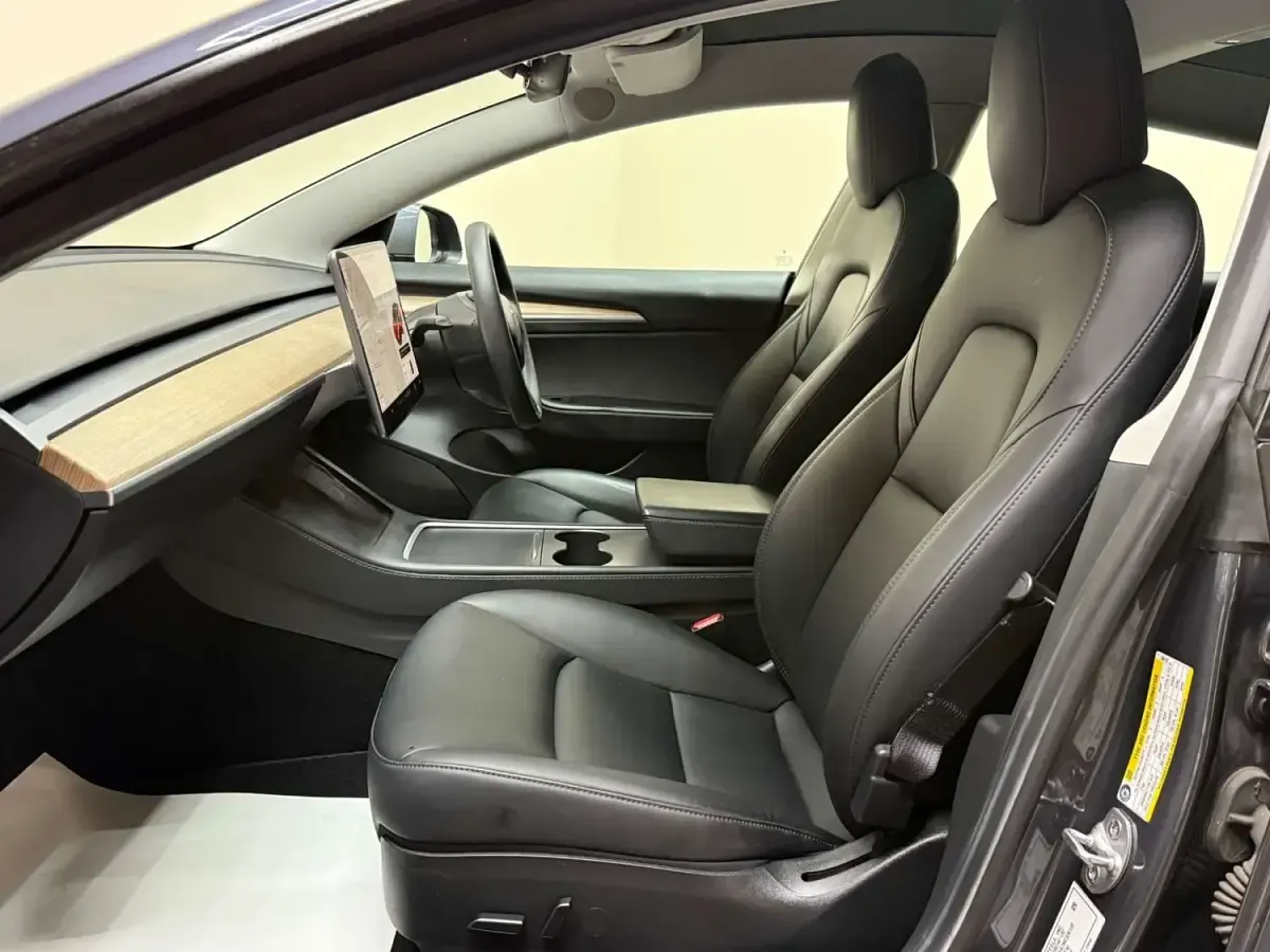 Używany Tesla Model 3 Standard Range Plus 366 kW (498 KM) 2021 Szary Sedan/Limuzyna