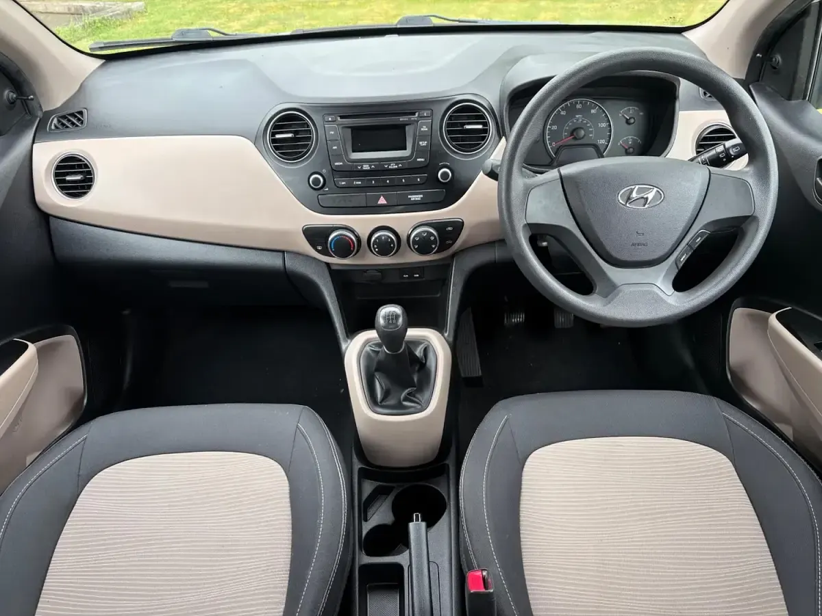 Used Hyundai i10 67 HP (49 kW) 2015 White Hatchback