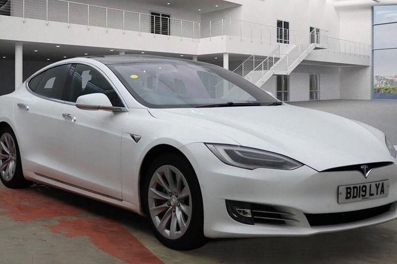 Used Tesla Model S 241 kW (328 HP) 2019 White Hatchback