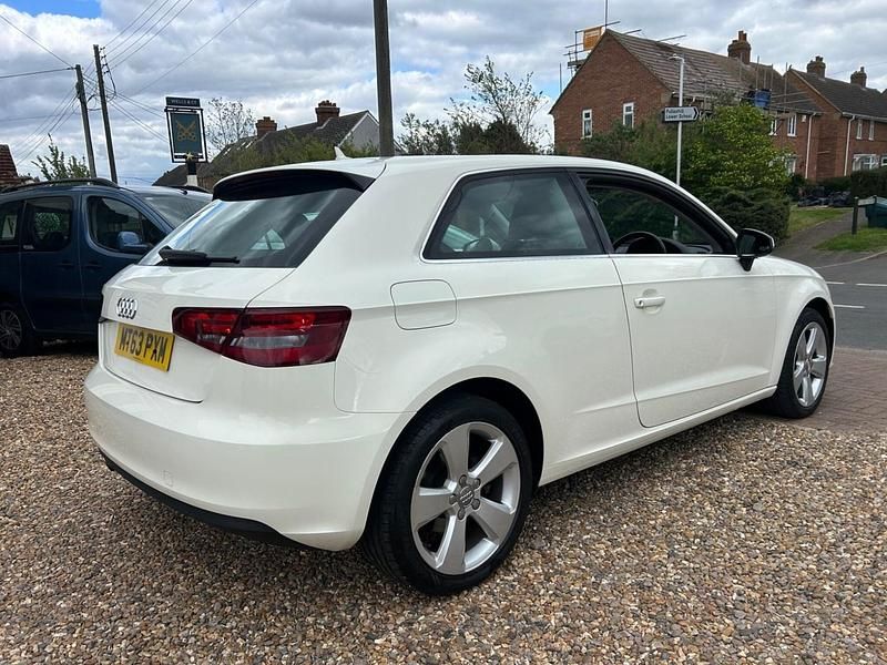 Begagnad Audi A3 Sport 140 HK (102 kW) 2014 Vit Halvkombi