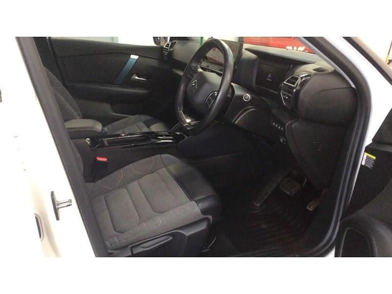 Used Citroën e-C4 Shine 100 kW (136 HP) 2022 White Hatchback