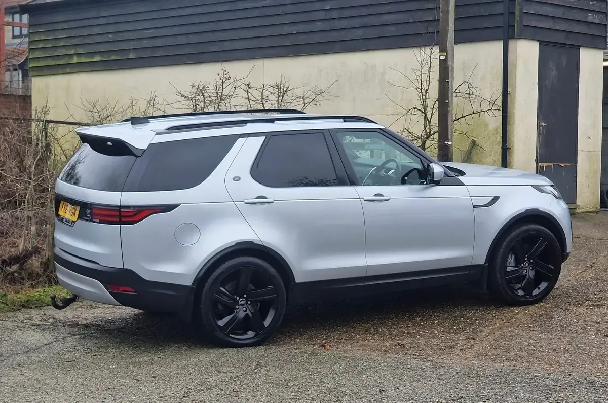 Używany Land Rover Discovery 5 HSE 2021 Srebrny SUV