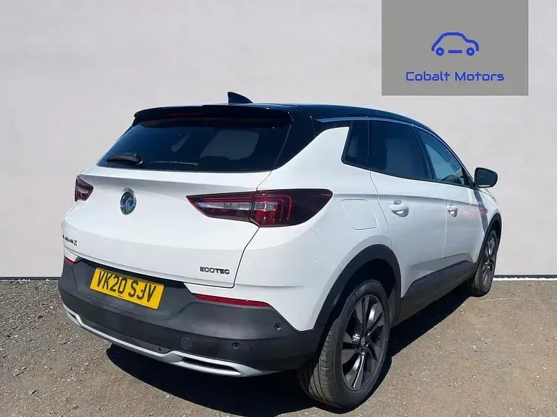 Used Vauxhall Grandland X SRi 130 HP (95 kW) 2020 White SUV