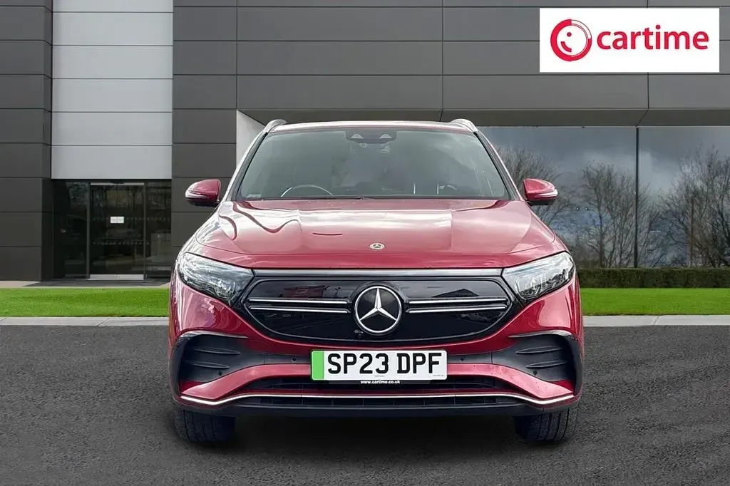 Begagnad Mercedes EQA300 AMG Line Premium 167 kW (228 HK) 2023 Röd SUV