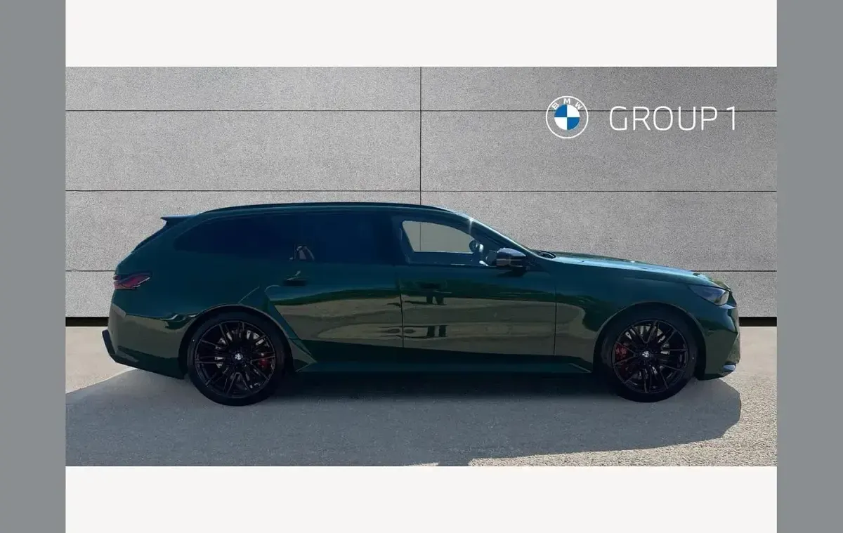 New BMW M5 Comfort Edition 727 HP (534 kW) 2026 Green Estate