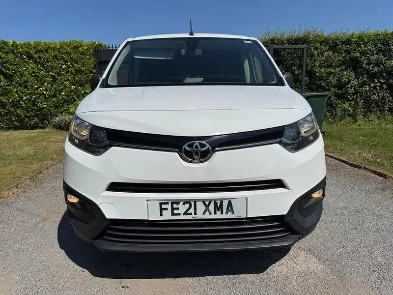 Used Toyota Proace 120 HP (88 kW) 2021 White MPV