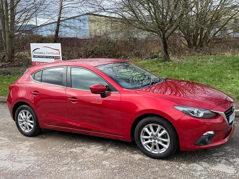 Used Mazda 3 2015 Red Hatchback