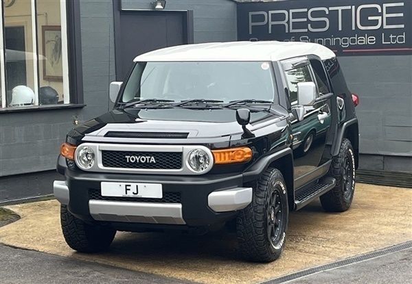 Black with white roof Used 2014 Toyota FJ Cruiser SUV | £25,950 - Image 1/1
