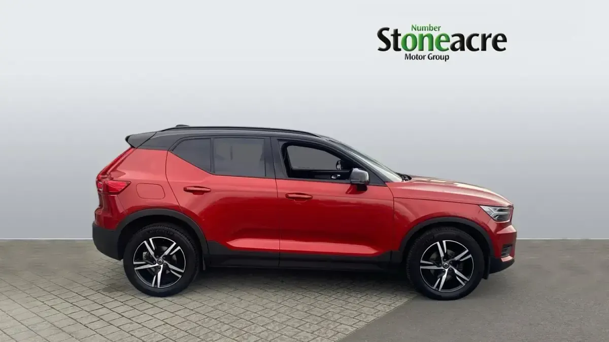 Usado Volvo XC40 R-Design 161 HP (118 kW) 2021 Vermelho SUV