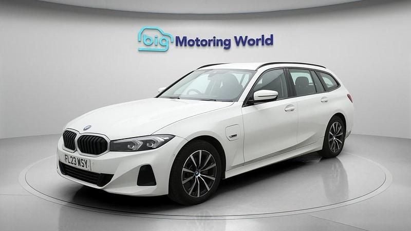 Used BMW 330e Sport Line 292 HP (214 kW) 2023 White Estate