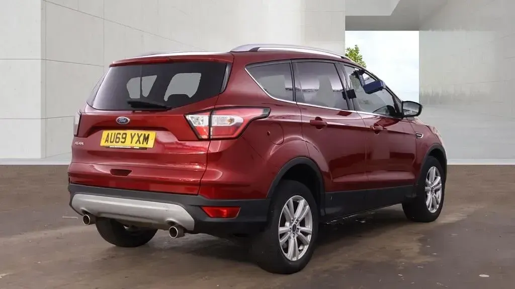 Used Ford Kuga Zetec 150 HP (110 kW) 2019 Red SUV