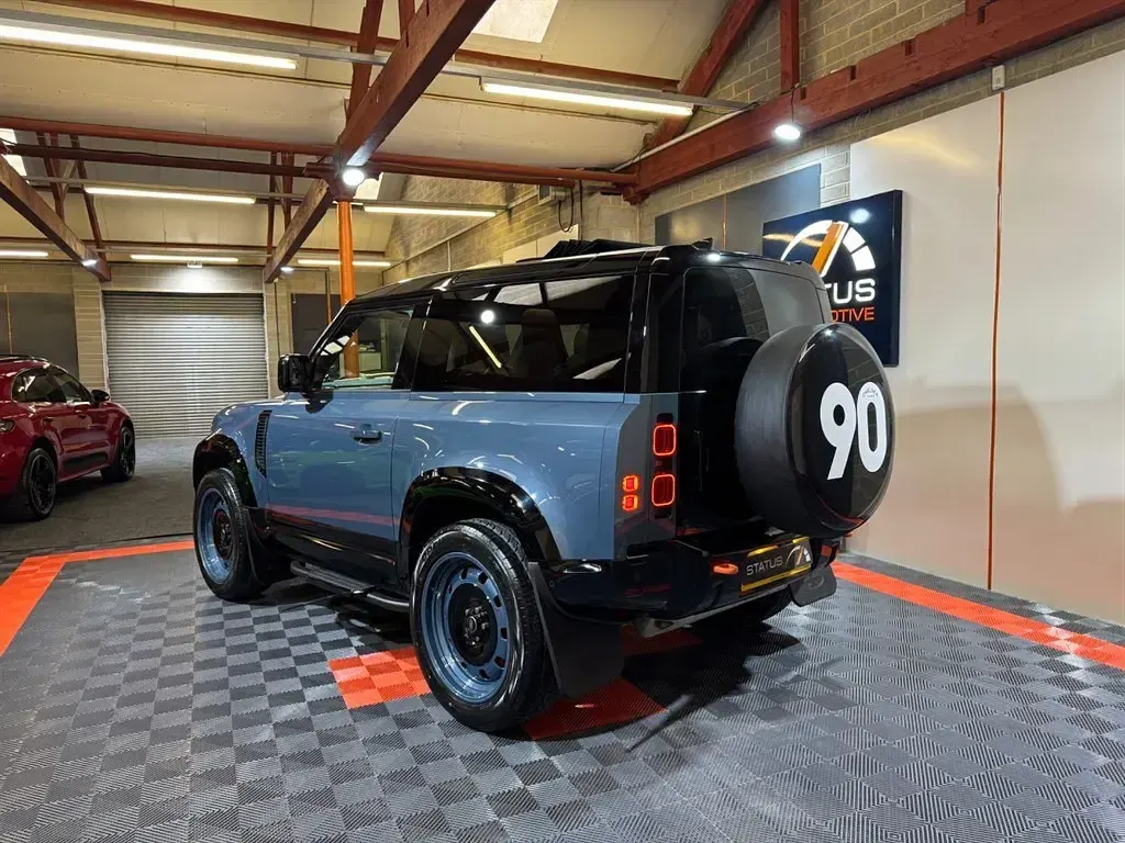 Usado Land Rover Defender SE 300 HP (220 kW) 2024 Azul Carrinha