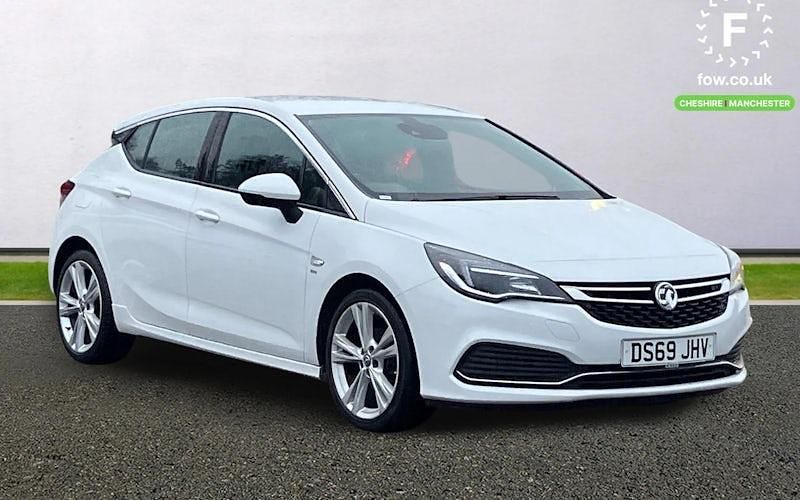 Used Vauxhall Astra Active 150 HP (110 kW) 2019 White Hatchback