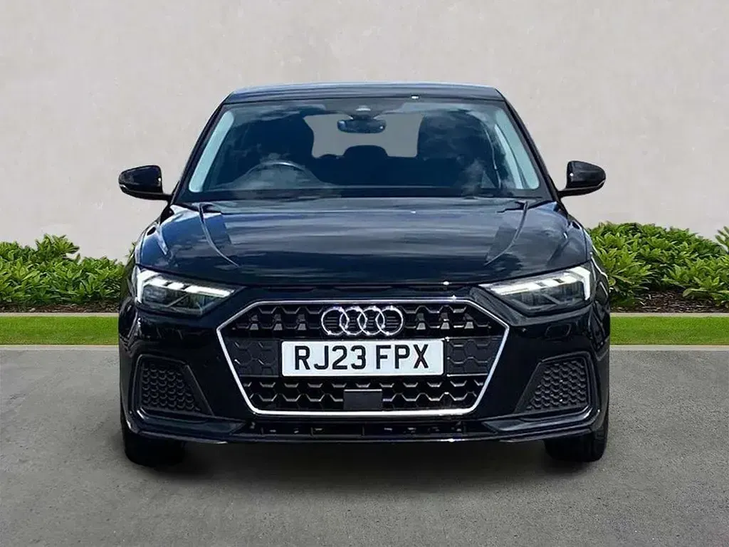 Begagnad Audi A1 Sport 95 HK (69 kW) 2023 Svart SUV