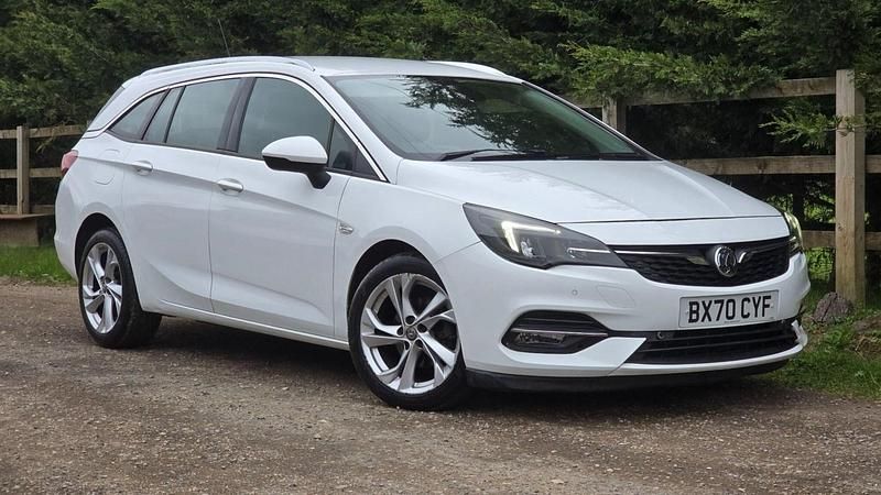 Used Vauxhall Astra SRi 145 HP (106 kW) 2021 White Estate