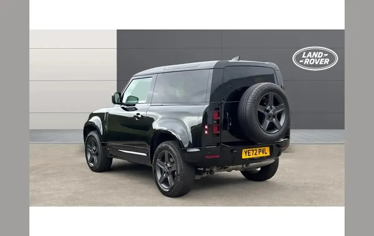 Used Land Rover Defender SE Dynamic 249 HP (183 kW) 2022 Metallic  santorini black SUV