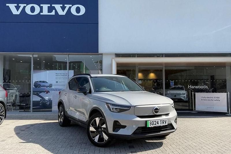 Used 2024 Volvo XC40 Core SUV | £29,190 (A bit pricey) - Image 1/1