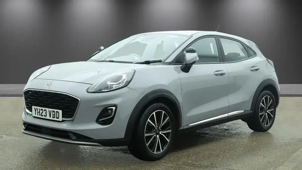 Begagnad Ford Puma Titanium 2023 Grå SUV